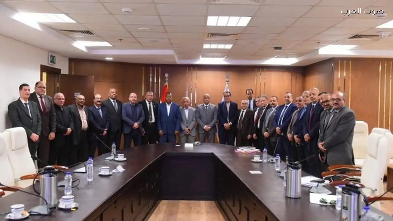 وزير العمل يلتقي وفد اتحاد العمال لتعزيز التعاون الوطني