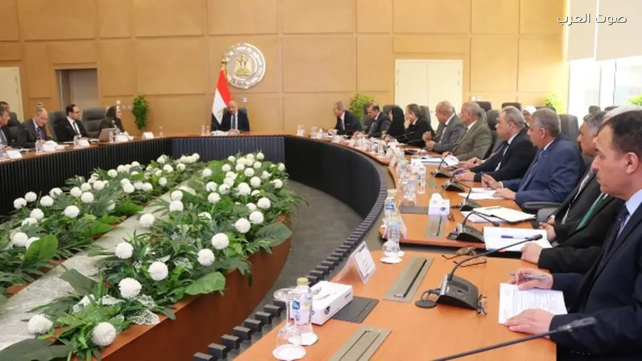 وزير الكهرباء يناقش خطة تأمين التغذية مع شركات التوزيع في رمضان