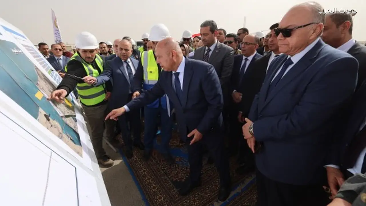 وزير النقل يتفقد مشروعات ميناء دمياط ويتابع معدلات التنفيذ