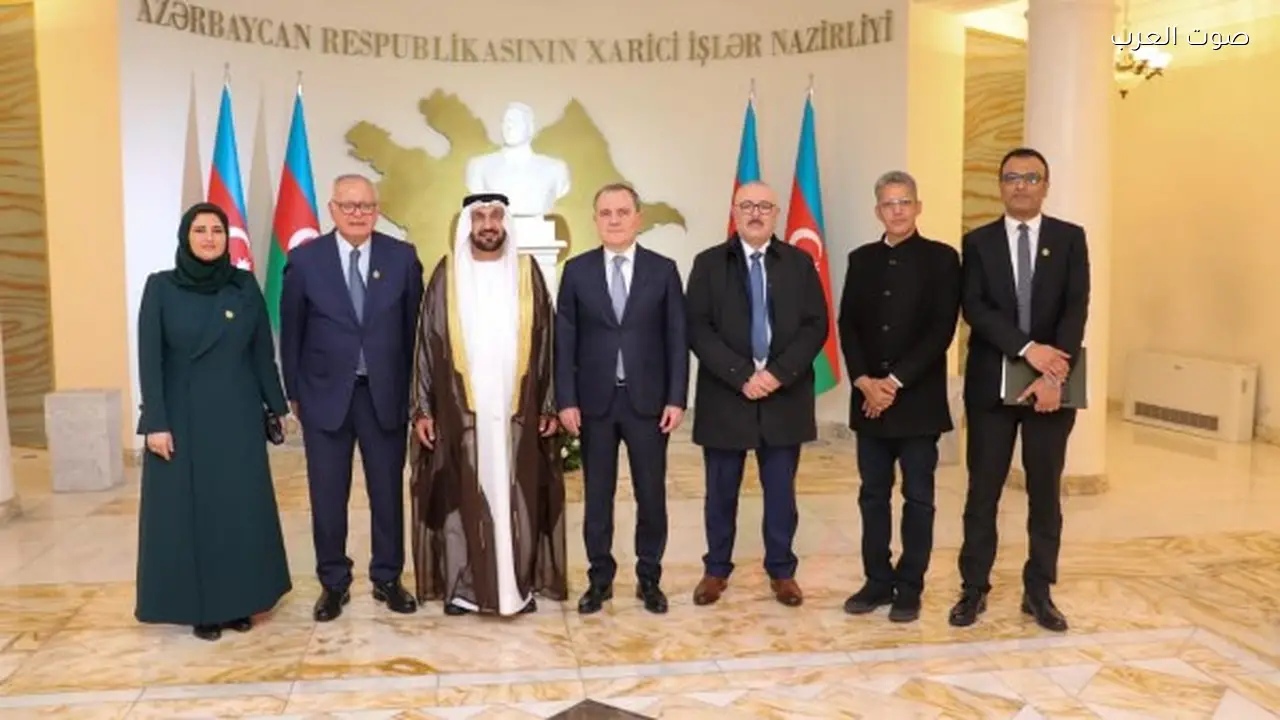 وزير خارجية أذربيجان يبحث تعزيز العلاقات مع رئيس البرلمان العربي