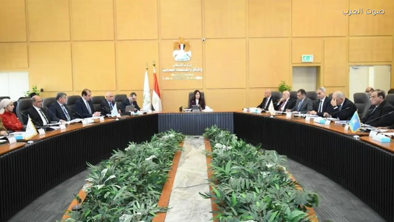 وزيرة الإسكان تؤكد أهمية تطوير مرافق مياه الشرب والصرف الصحي