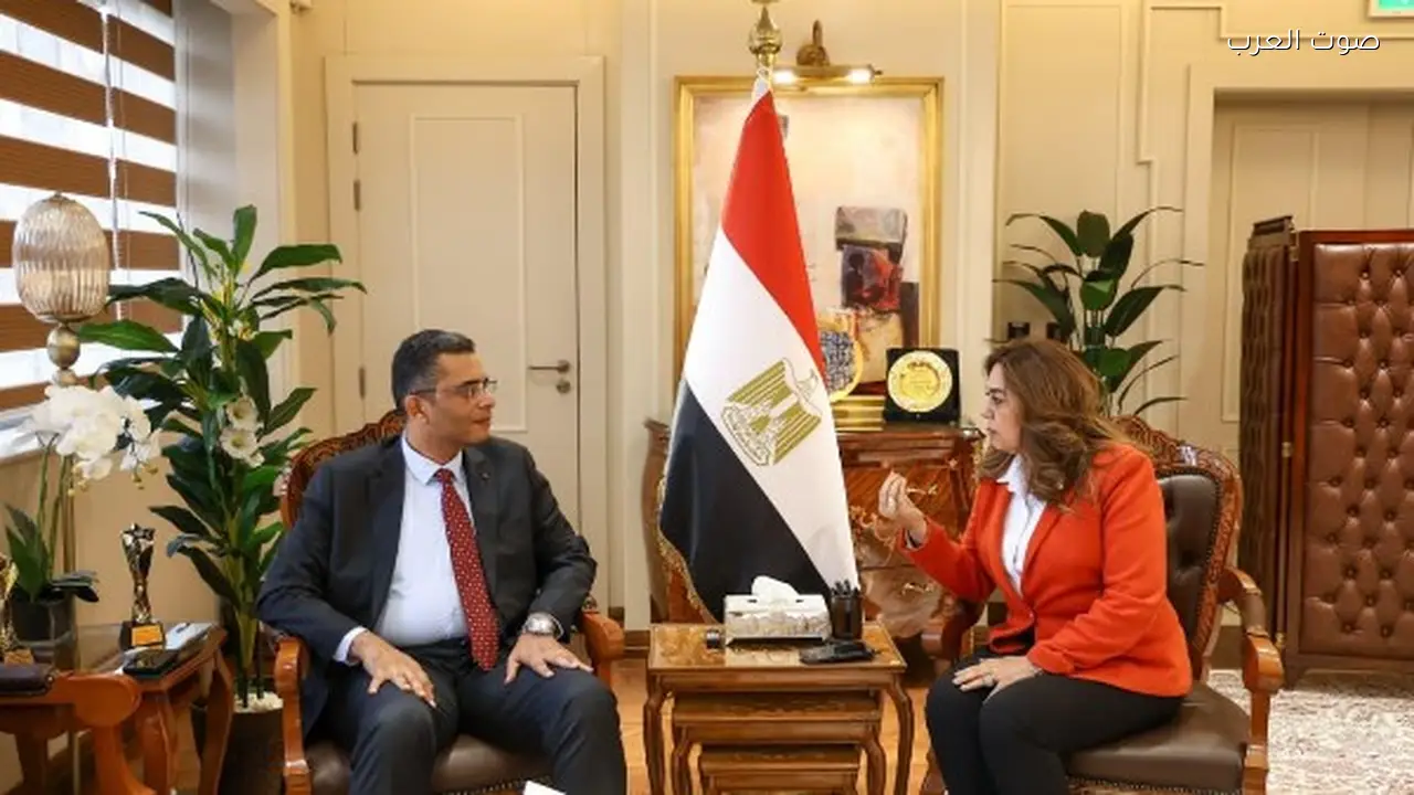 وزيرة البيئة تبحث مع محافظ البحر الأحمر مشروعات تنموية وخدمية