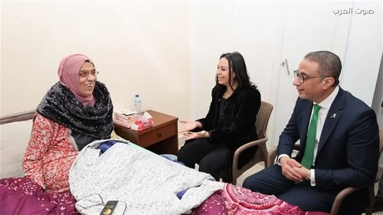 وزيرة التضامن ومحافظ الجيزة يزوران مهندسة الطاقة الذرية في دار رعاية