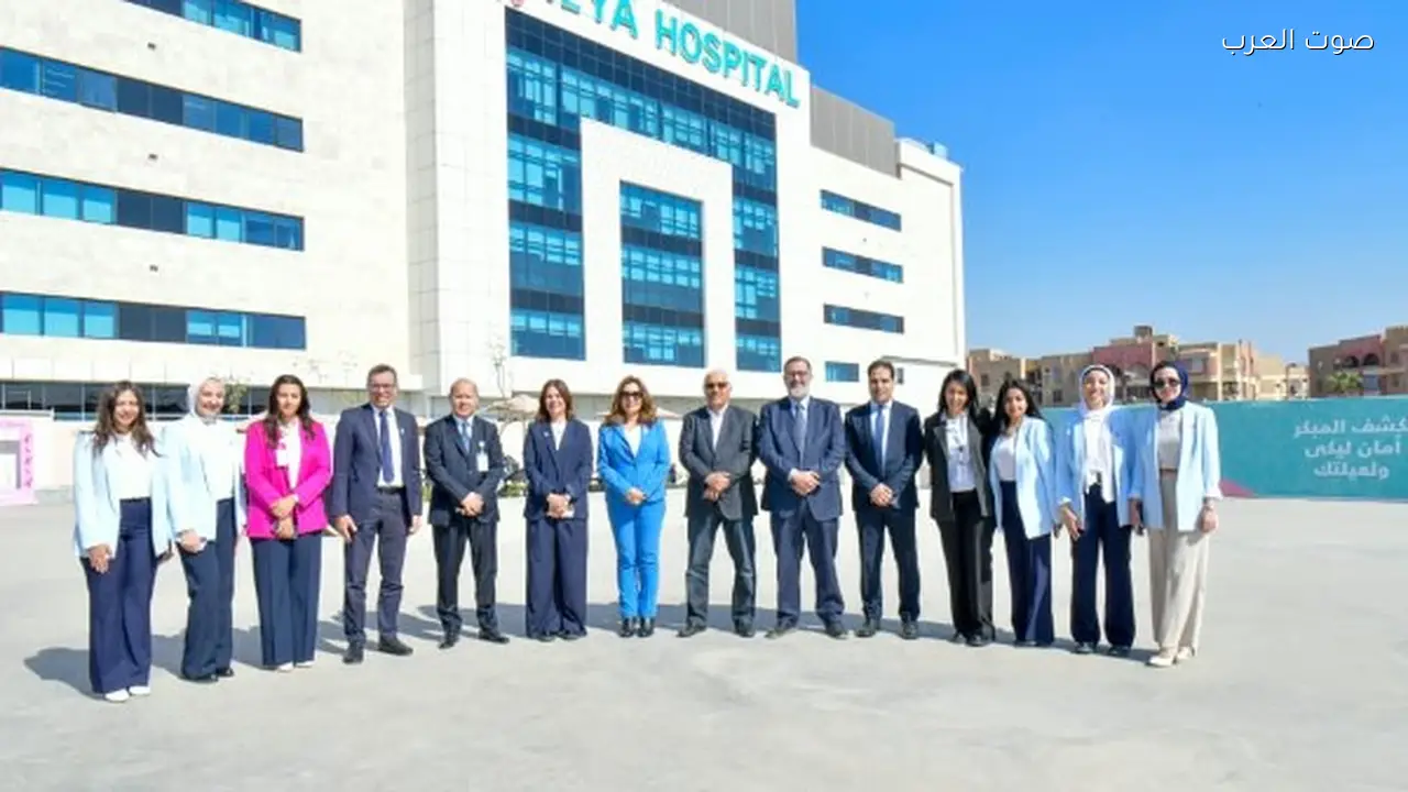 وزيرة التنمية المحلية تزور مؤسسة “بهية” وتوزع هدايا لمحاربات السرطان