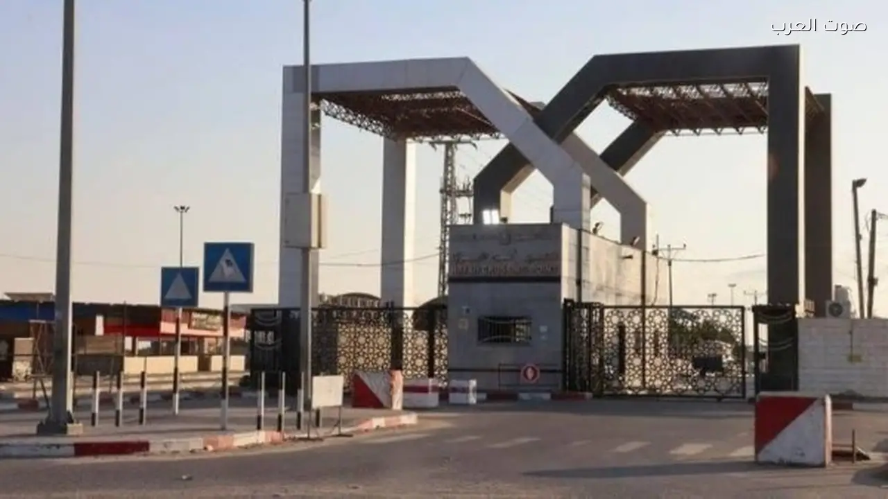 وصول الدفعة الثانية من العائدين إلى معبر رفح لدخول غزة