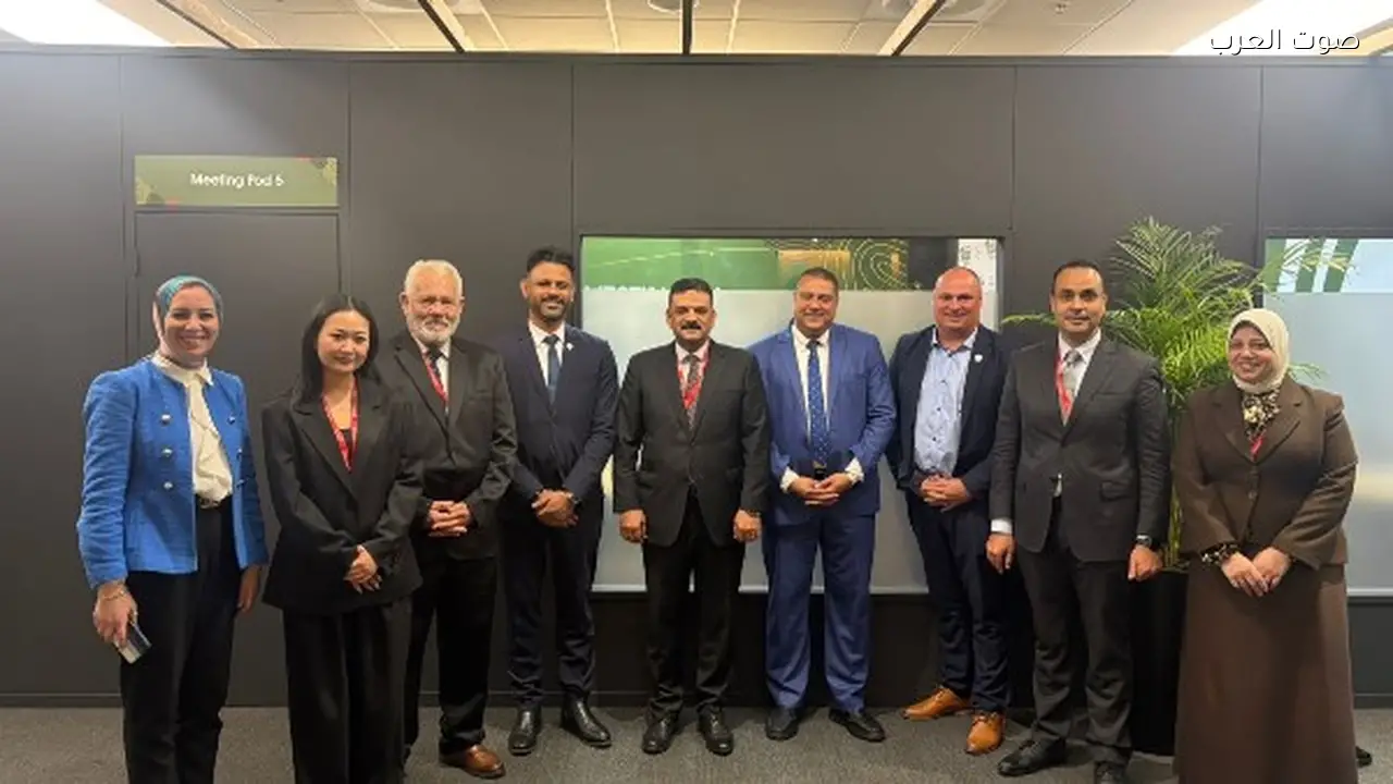 وفد وزارة البترول يناقش فرص الاستثمار في جناح التعدين المصري بمؤتمر إندابا