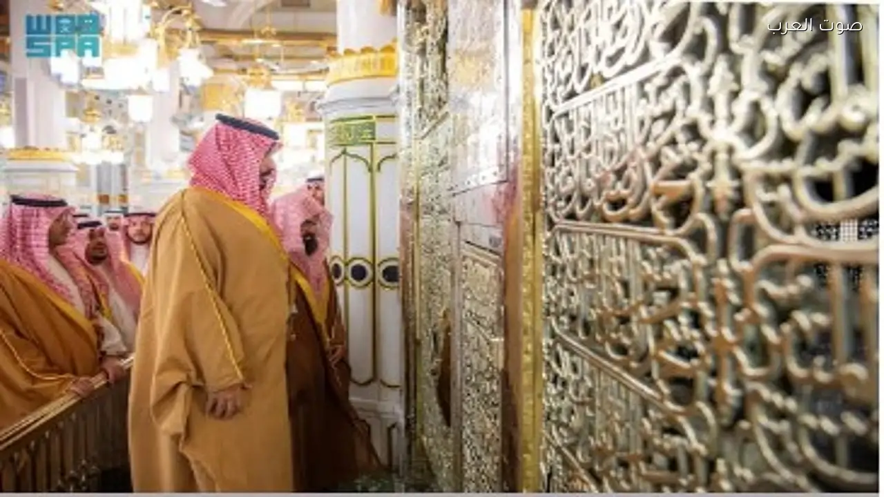 ولي العهد يقوم بزيارة المسجد النبوي
