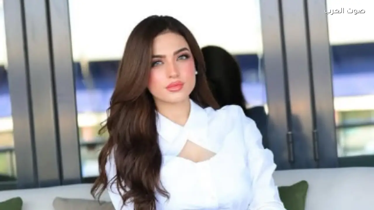 ياسمين عز تتألق بإطلالة مميزة في أحدث ظهور لها