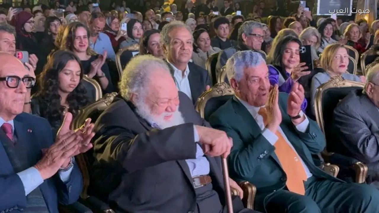 يحيى الفخراني يحصل على جائزة الاستحقاق الكبرى من فاروق حسني للفنون